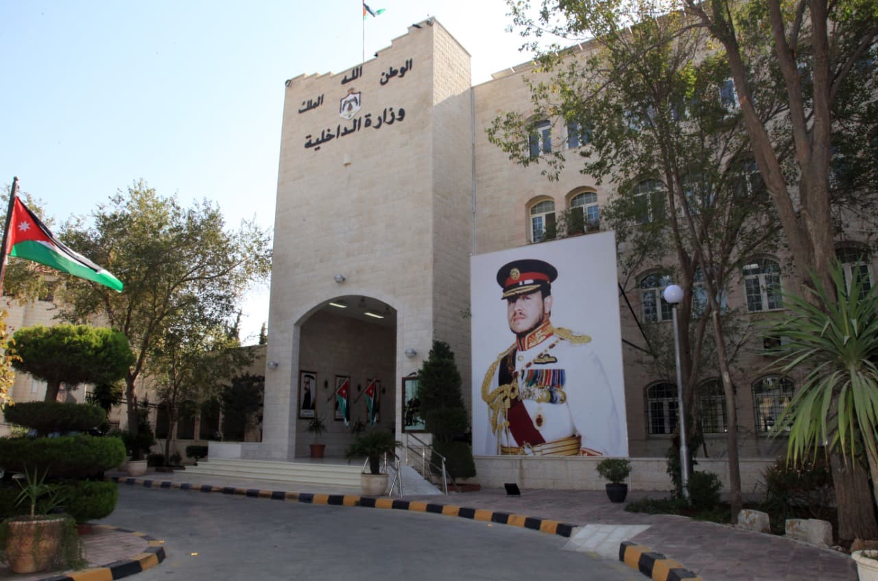 Interior Ministry eases exit for Syrians