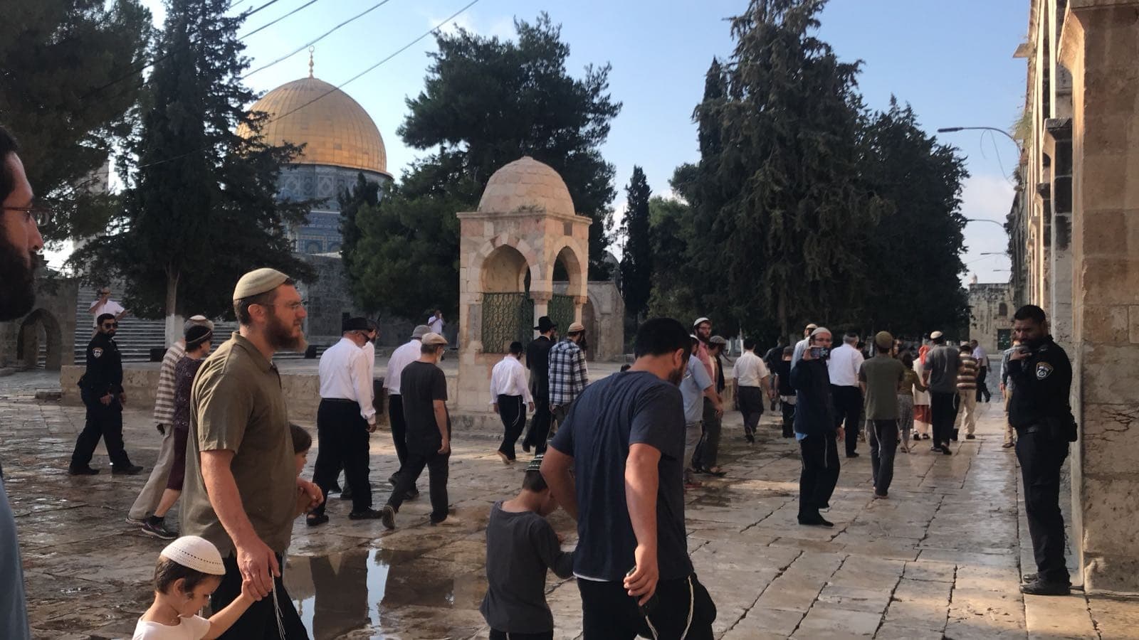 162 settlers enter Al-Aqsa Mosque