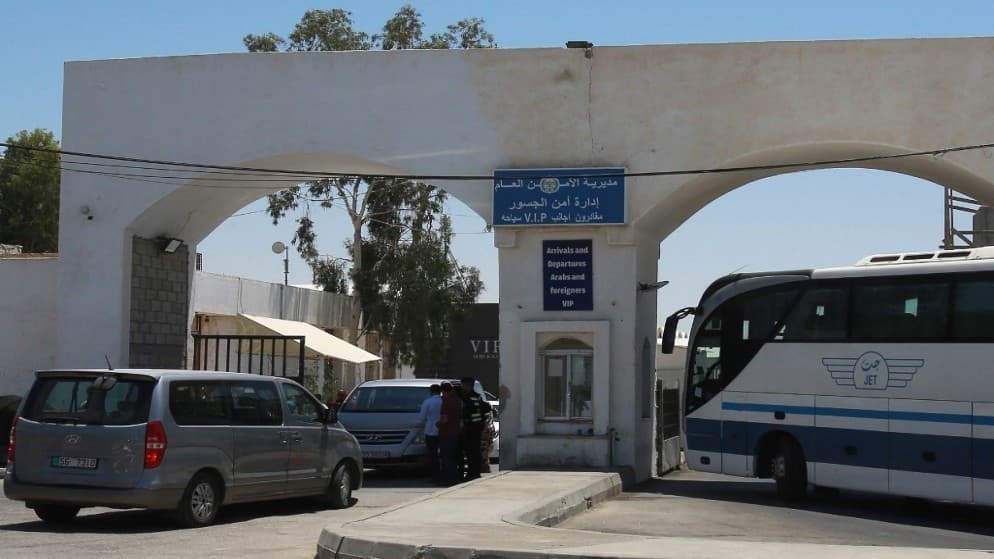 الفراية يراجع عمل جسر الملك حسين