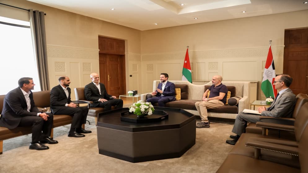 ولي العهد يلتقي المخكمة ورفاقه
