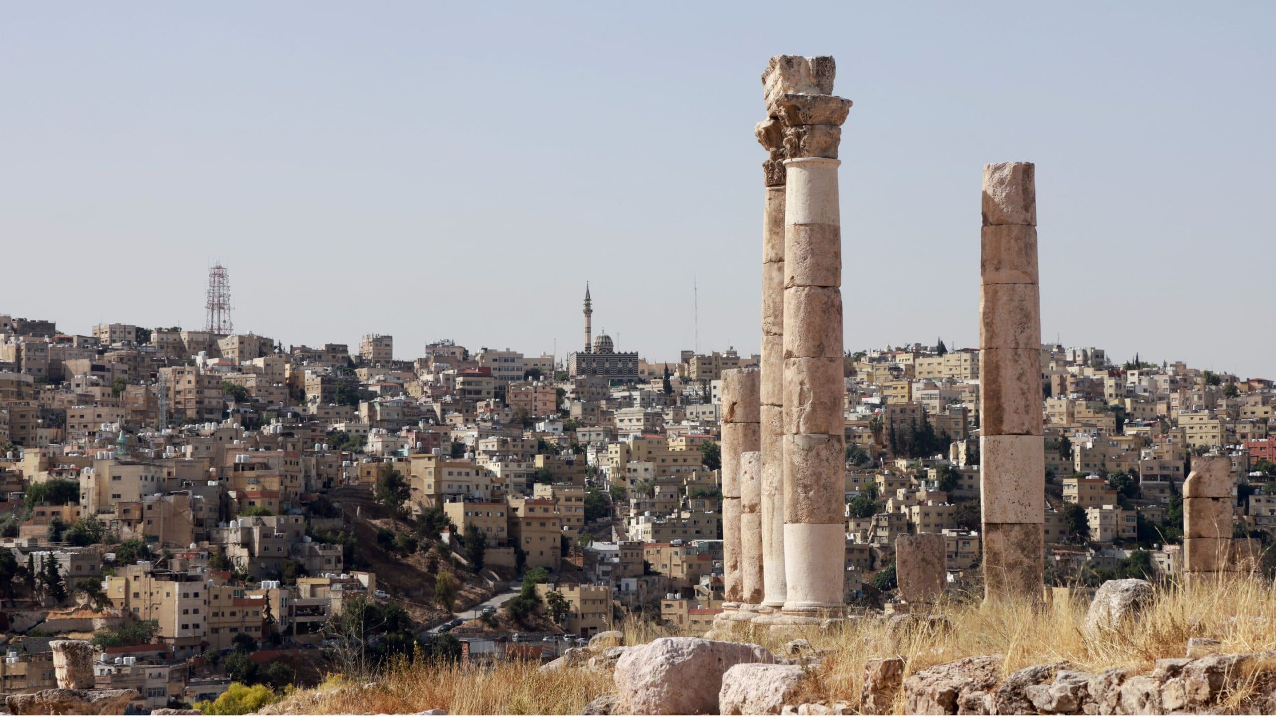 طقس معتدل في عمان اليوم وغدا