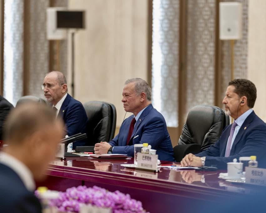 King holds talks with Chinese PM