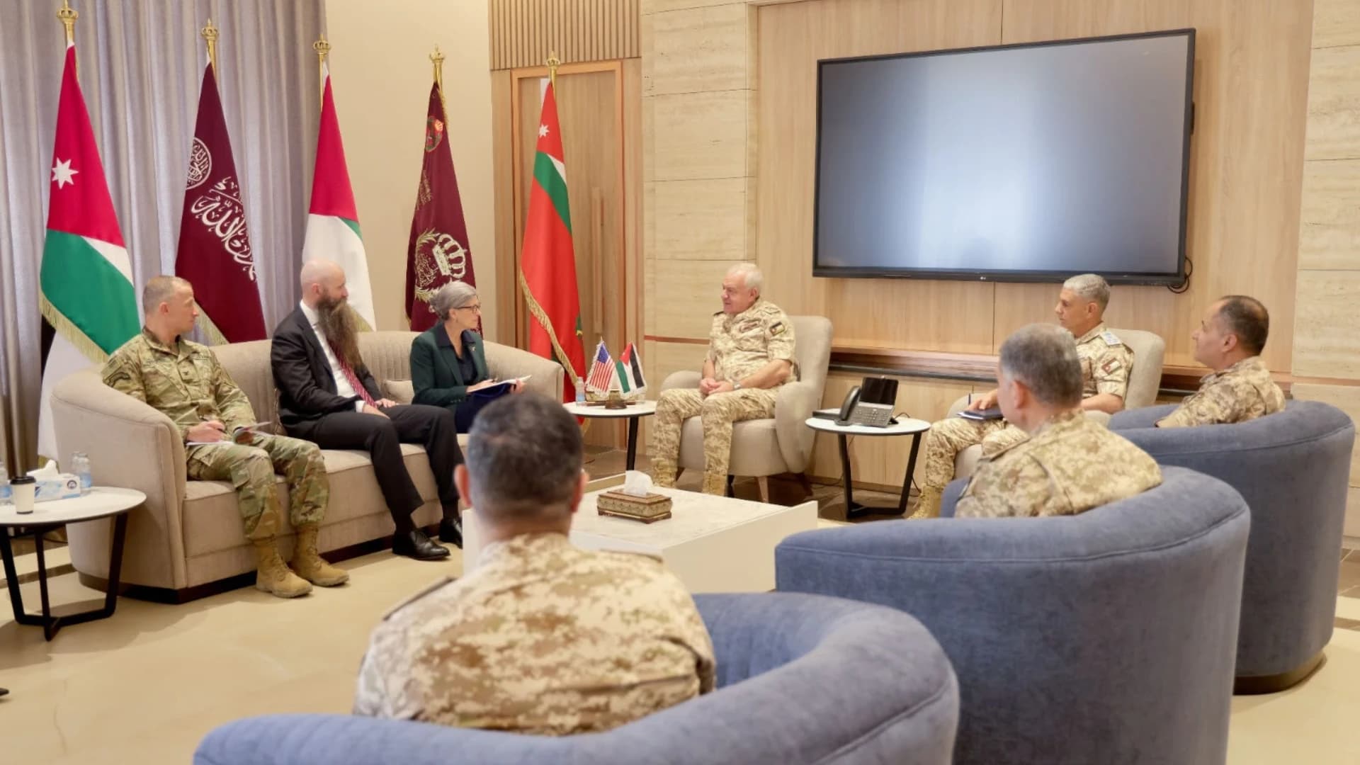 Al-Hunaithi Meets U.S. Armed Services Senator