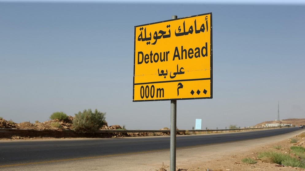 إغلاق الحارة اليسرى على طريق العدسية بسبب حادث شاحنة ديانا