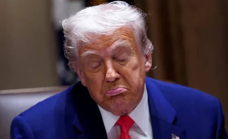 ترامب يعبر عن دهشته من بكاء الإيرانيين على خامنئي
