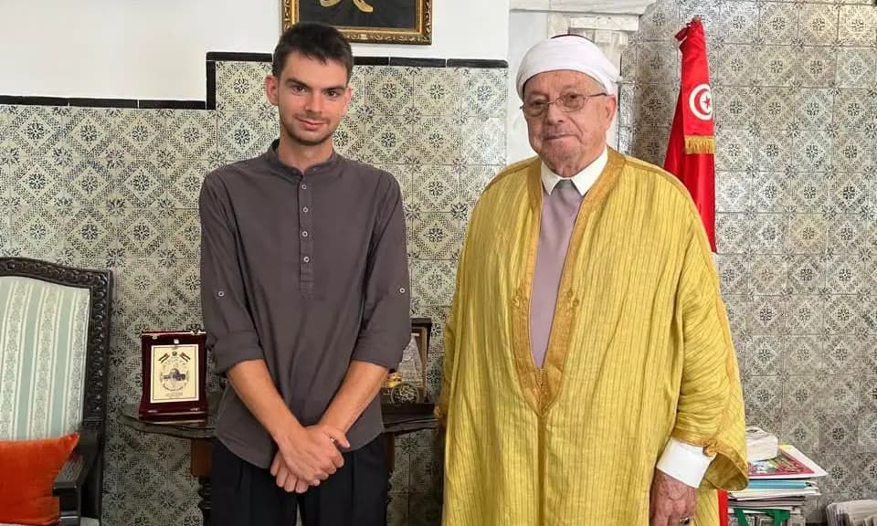 أوروبي يعلن إسلامه في تونس