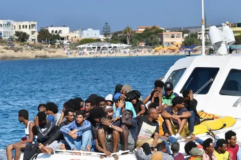 ليبيا تضبط 55 مهاجرا في طريق للهرب إلى إيطاليا
