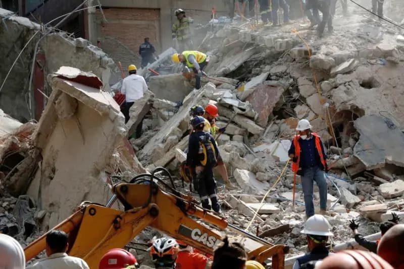 Powerful earthquake hits Mexico prompting tsunami warnings