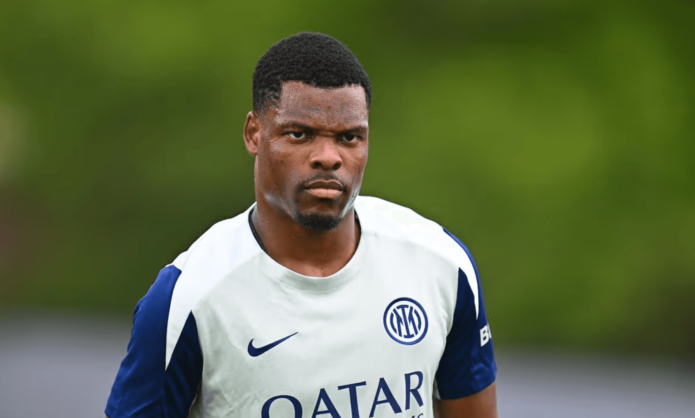 Real Madrid signs Dutch player Domfries
