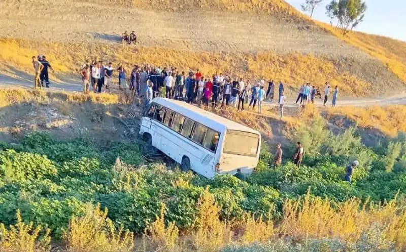 الجزائر: مقتل 6 وإصابة 18 في حادث حافلة
