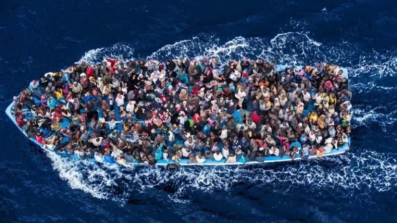Rescue of 55 migrants at sea