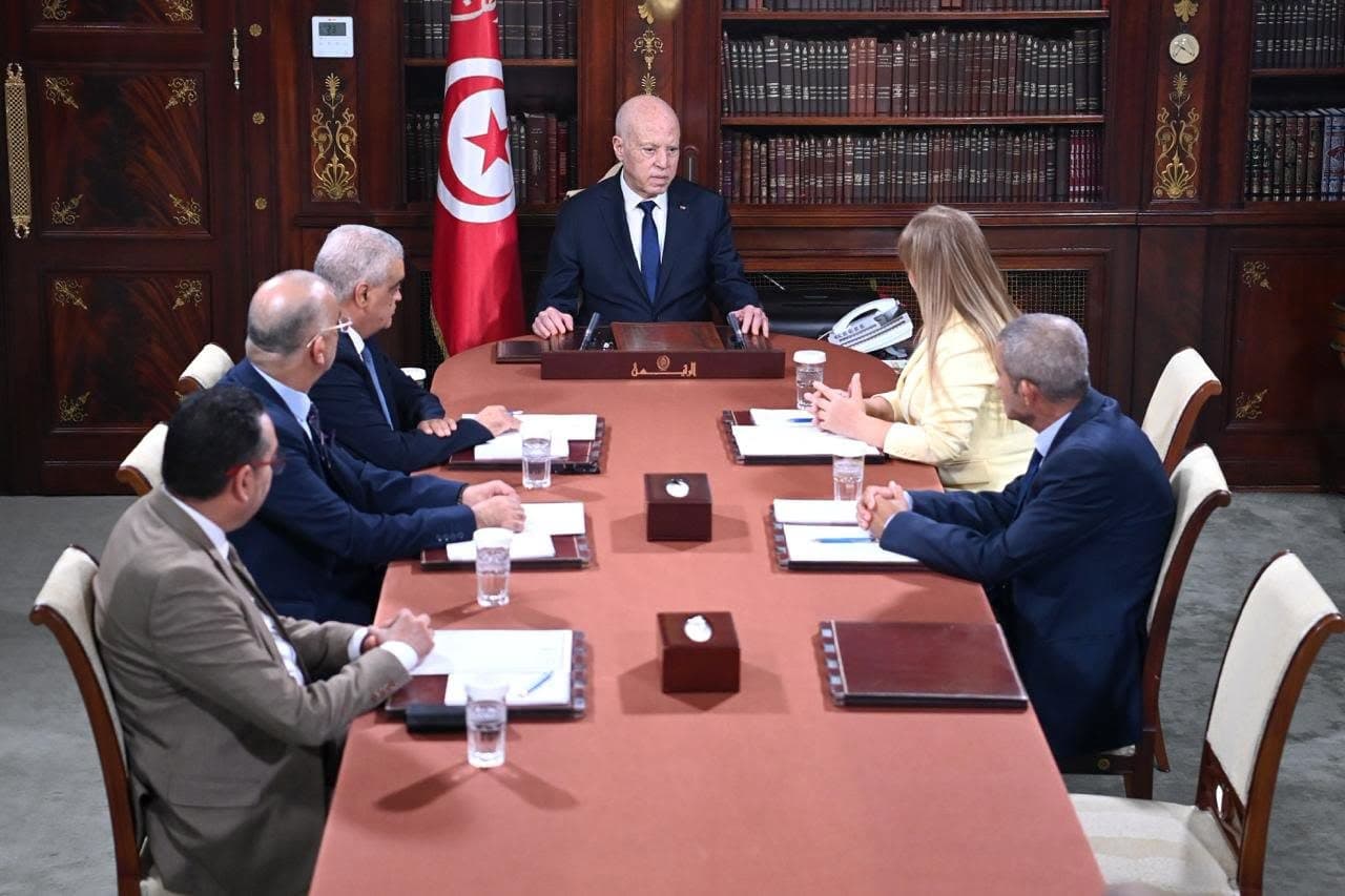 President meets public media leaders