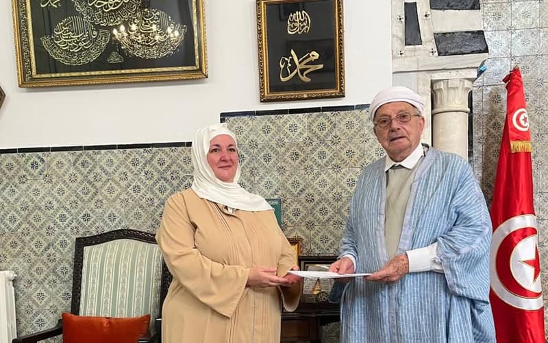 أوروبية تعلن إسلامها في تونس
