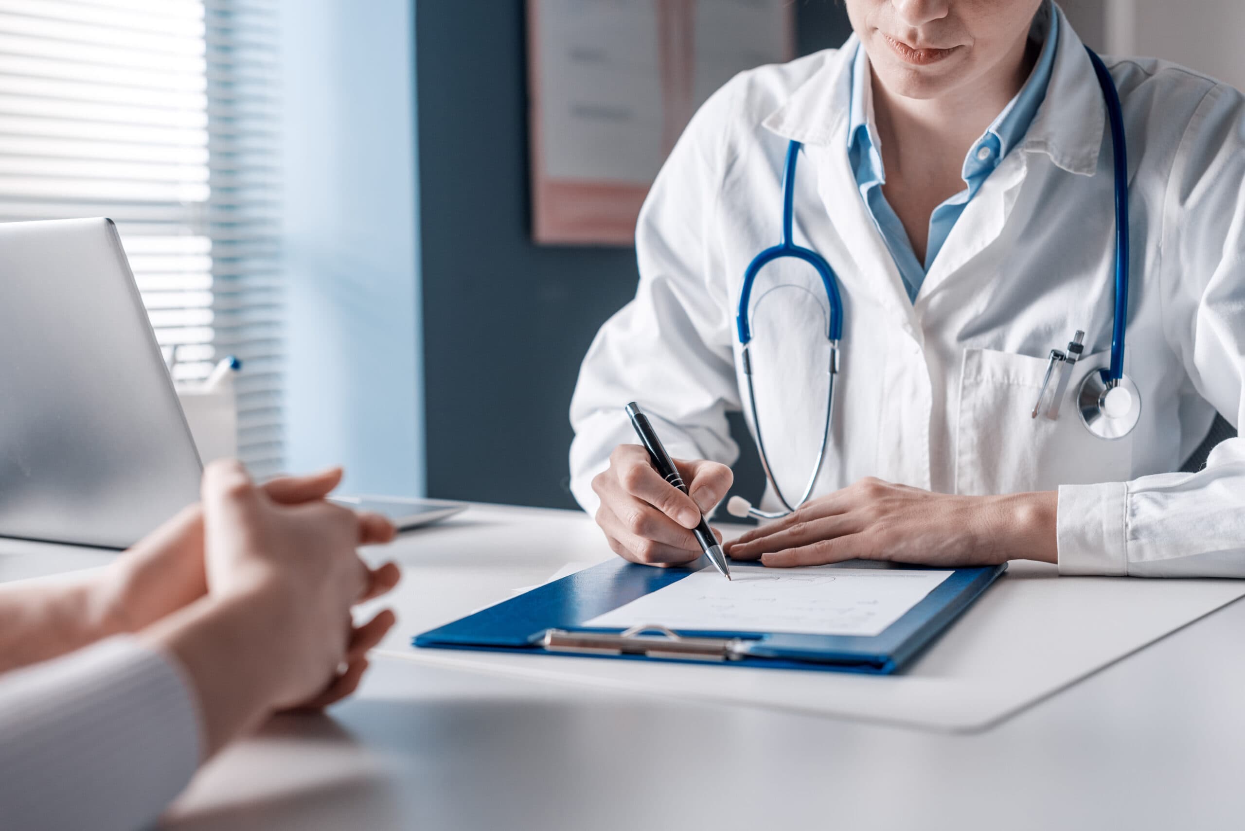 مناظرات لاختيار أطباء و صيادلة