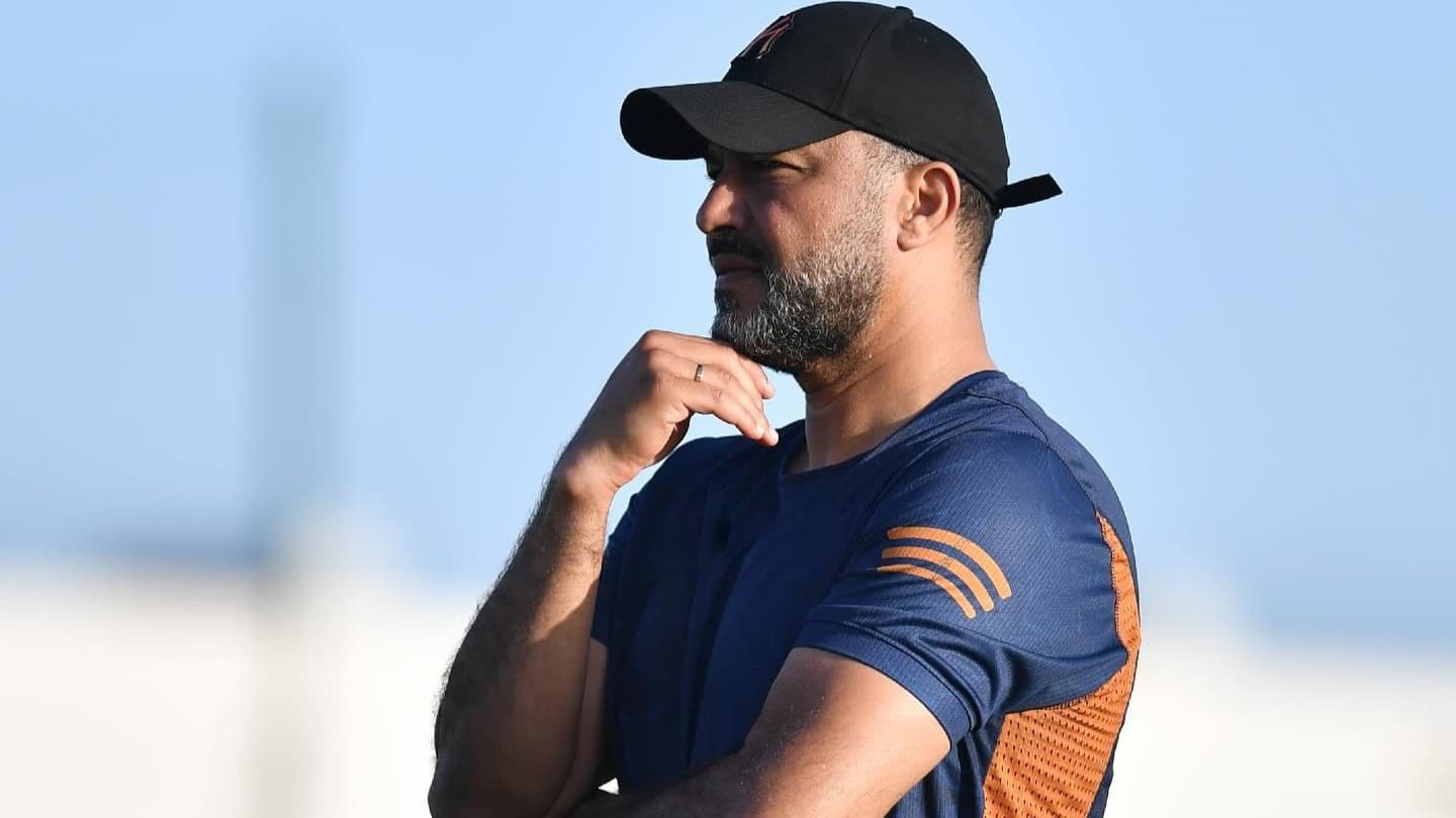 معين الشعباني يدعو للصبر على المنتخب