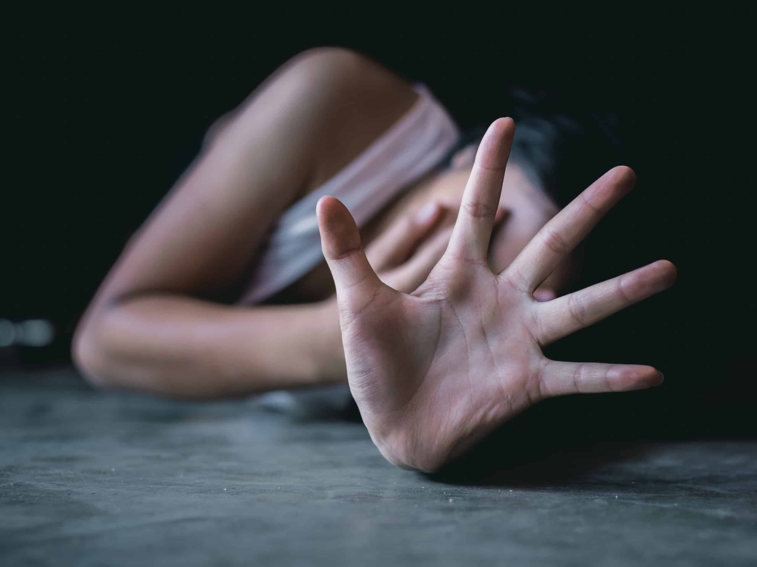 Ministry urges restraint on victim photos