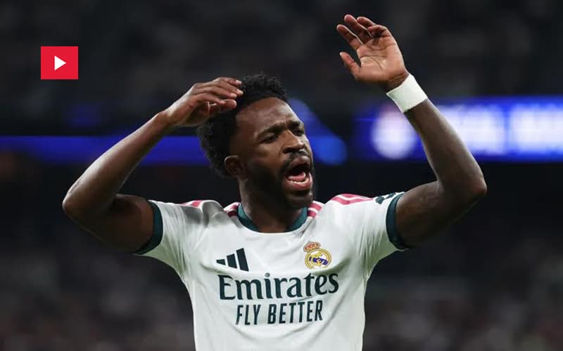 Venicius protests Mourinho's call