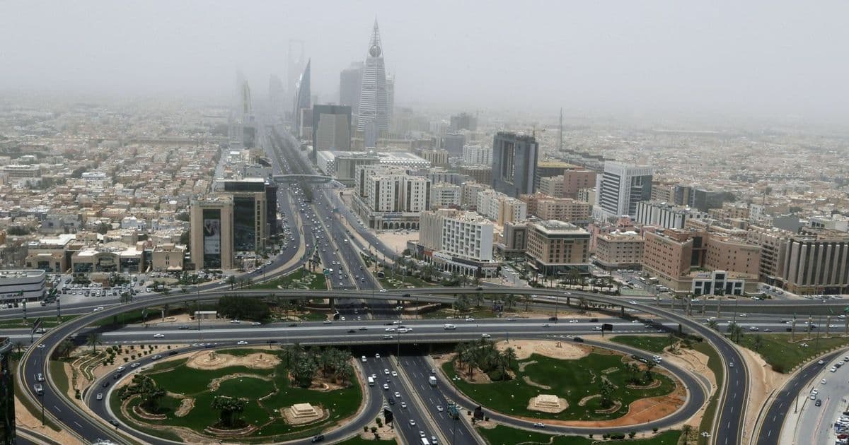 السعودية تتعرض لأضرار وإصابات بسبب صاروخين حوثيين