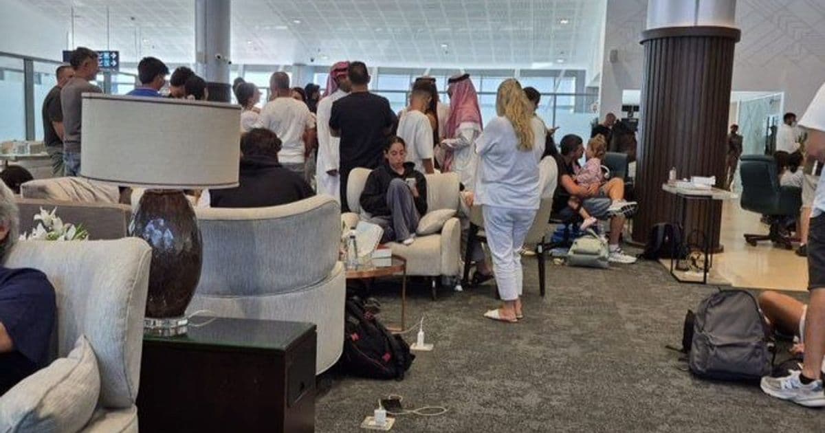 ركاب فلاي دبي يتحدثون عن القتال والسيطرة على المقصورة