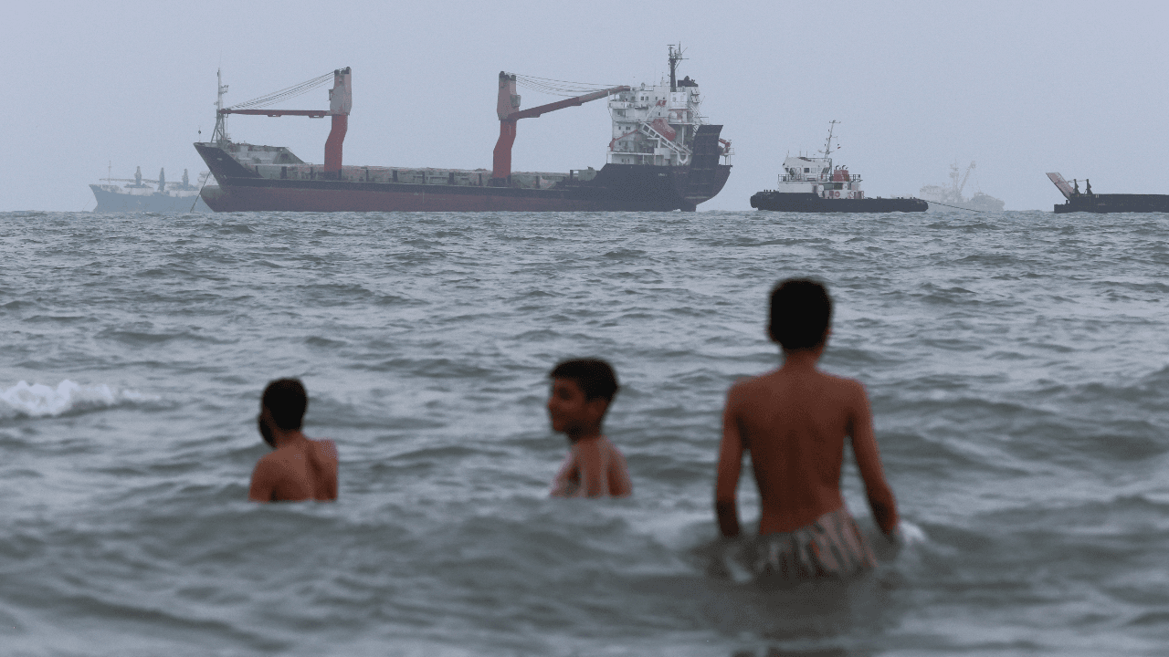 Oil climbs amid Iran war uncertainty
