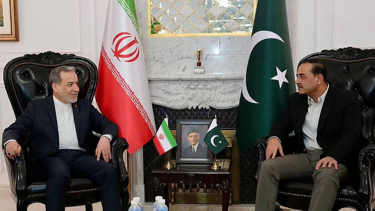 Iran rejects uranium transfer and warns over Hormuz cables