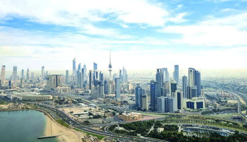 رويترز: انفجارات وسط دبي تثير قلق السكان