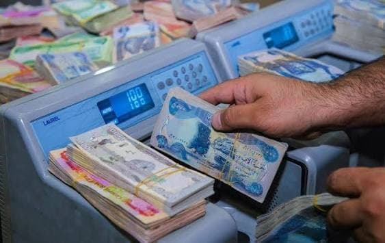 الموظفون يطالبون برواتبهم في بغداد