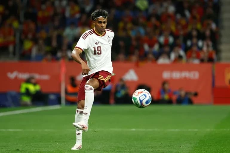 يا مال يدخل نادي بيليه ويعد بالمشاركة في كأس العالم في عمر 18 عامًا
