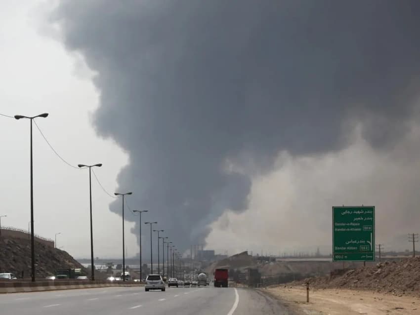 إيران تغلق أحد أهم الطرق المؤدية إلى بندر عباس