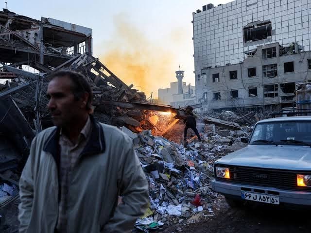 إيران: مقتل 38 شخصا وإصابة أكثر من 400 بجروح جراء الاعتداءات الأمريكية