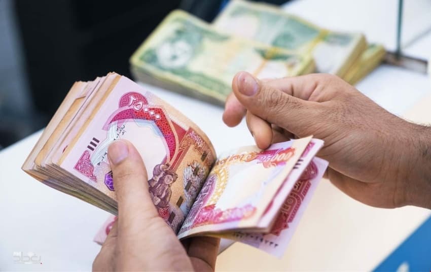 المالية توضح أسباب تأخير الرواتب