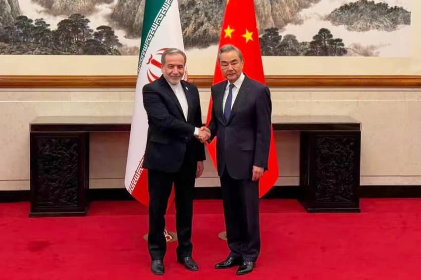 بكين تؤكد التزامها بالتعاون مع طهران
