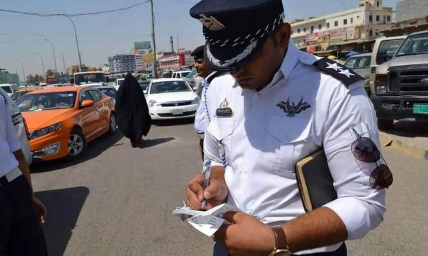 معتقل لدهسه شرطيًا في الديوانية