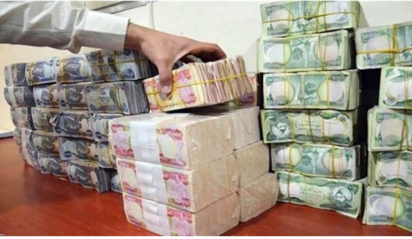 Iraqis face salary delays amid crisis