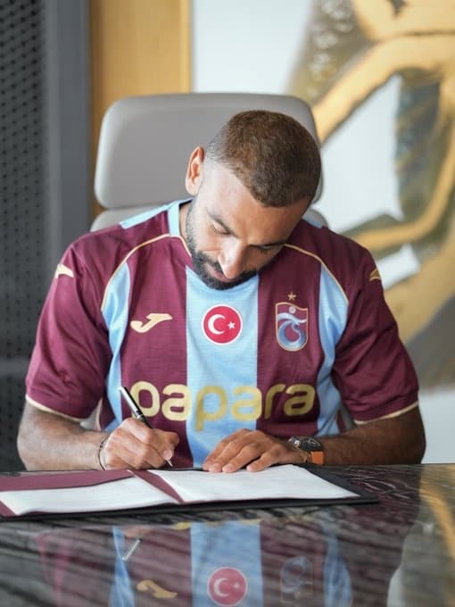 محمد صلاح يوقع عقد عامين مع طرابزون سبور
