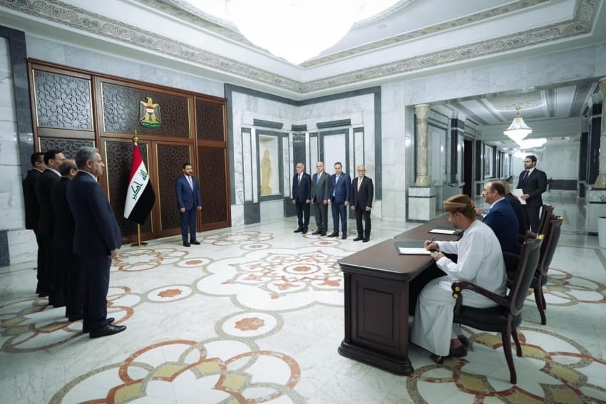 الزيدي يوقع عقد تطوير حقل عجيل