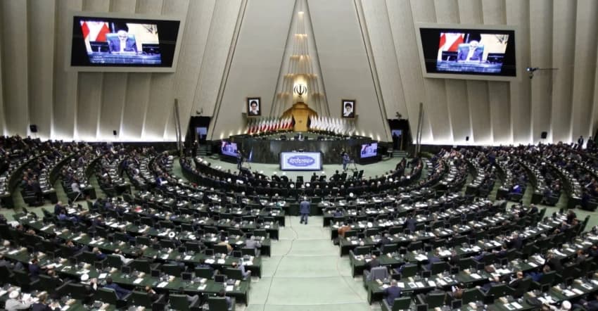 إيران تصوّت إلكترونيا لمرشح الدفاع