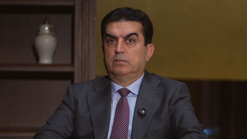 أتروشي يستفسر عن تأخير رواتب الإقليم