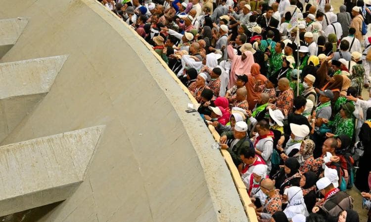 Pilgrims start Jamaraat stoning at Muzdalifah