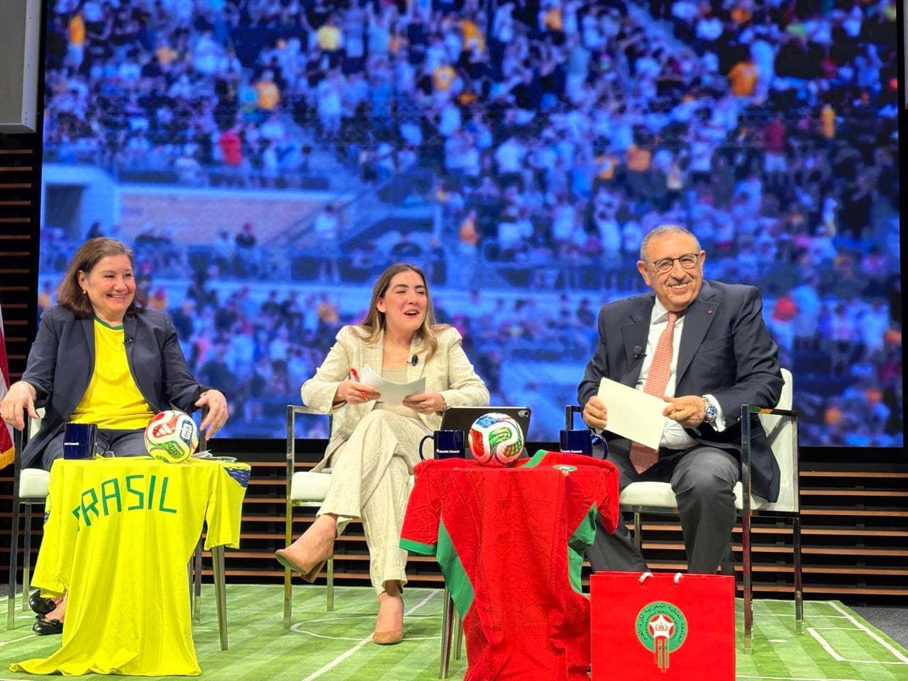 Al-Omrani and Brazilian envoy on football ties