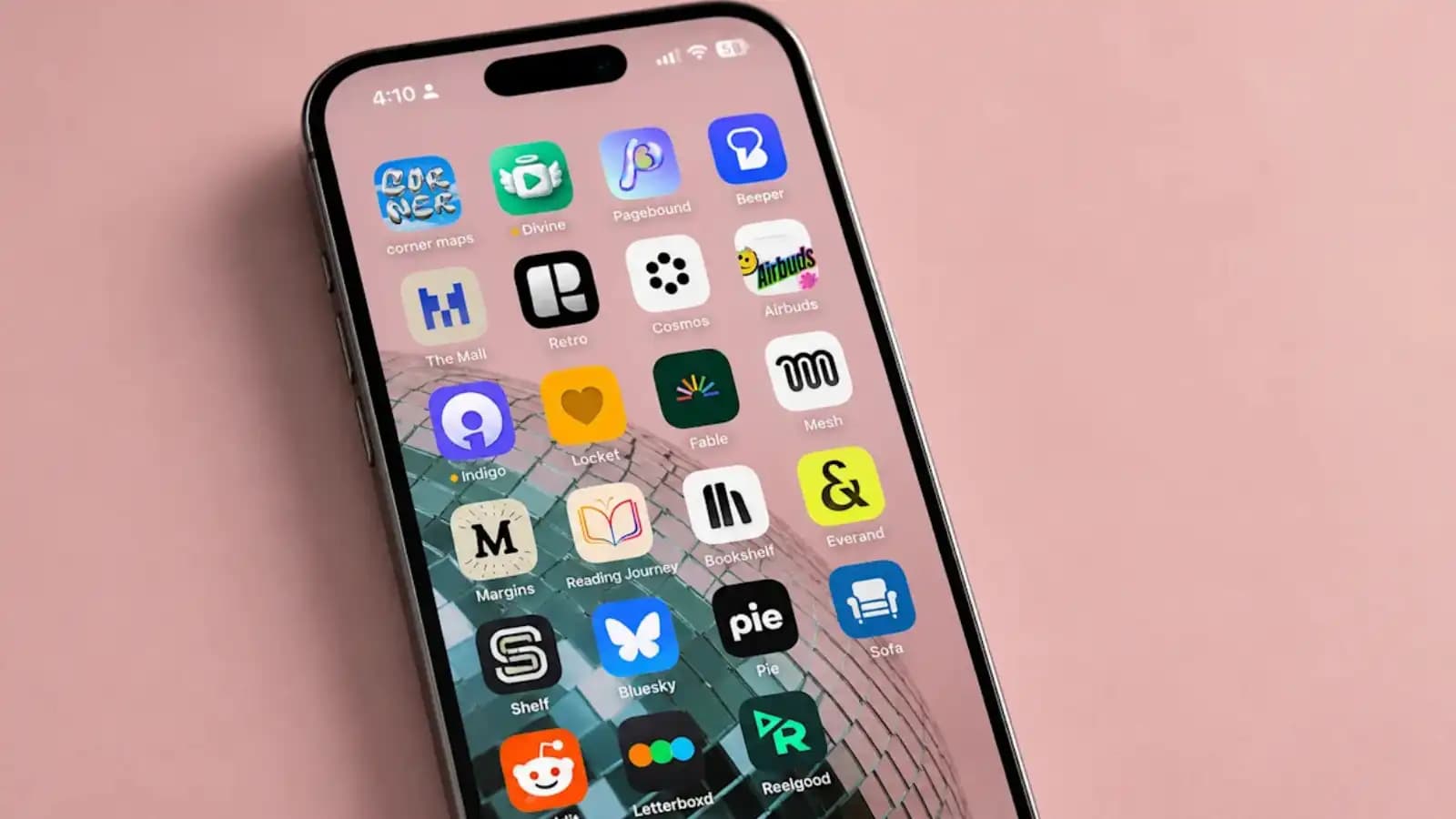 New Apps Threaten Social Media Leaders