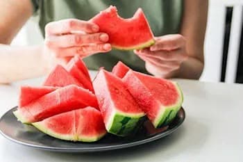 How diabetics can eat watermelon safely during summer heat