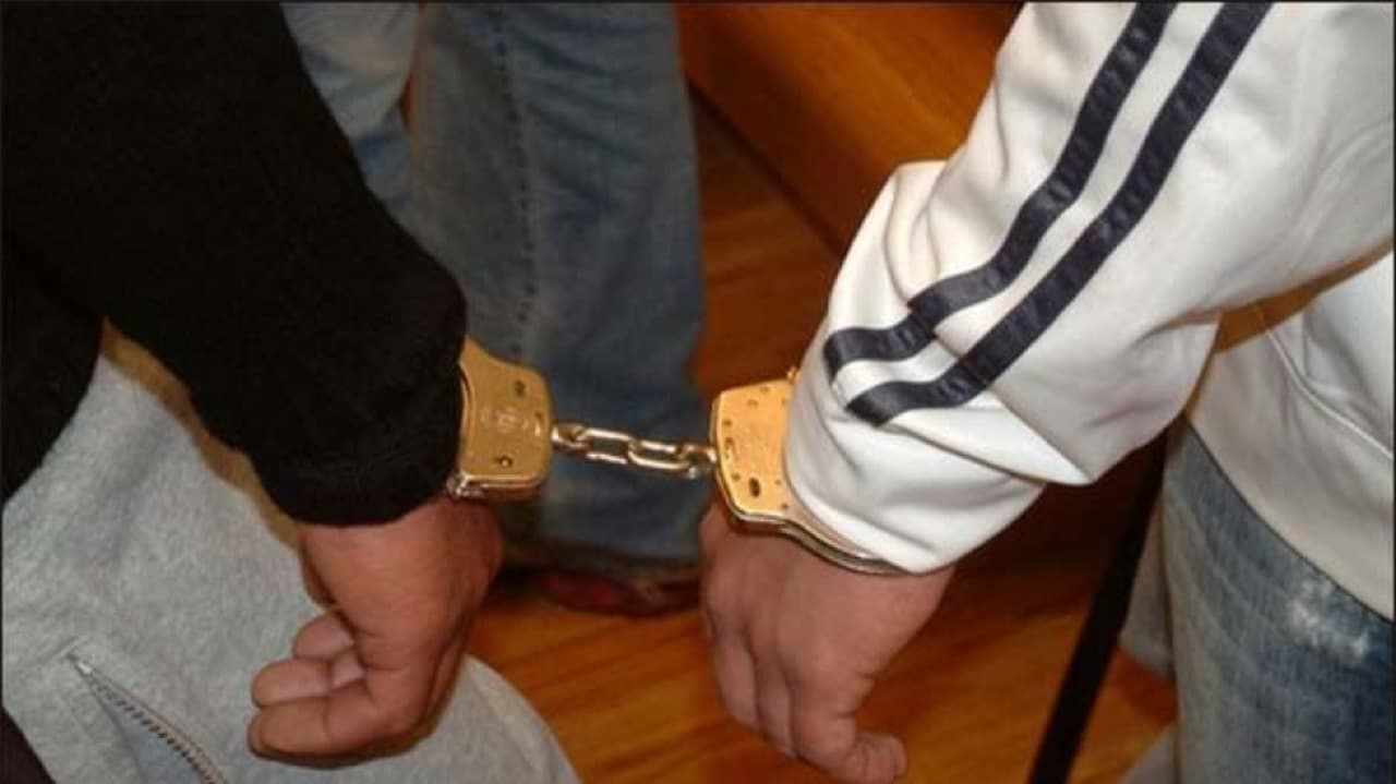 الأمن يعتقل متورطين في سرقة هاتف سيدة