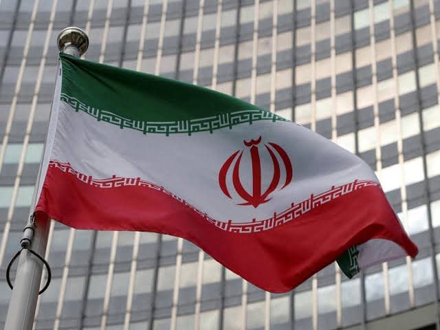 تقرير يسلط الضوء على قمع المعلمين والإعلاميين في إيران