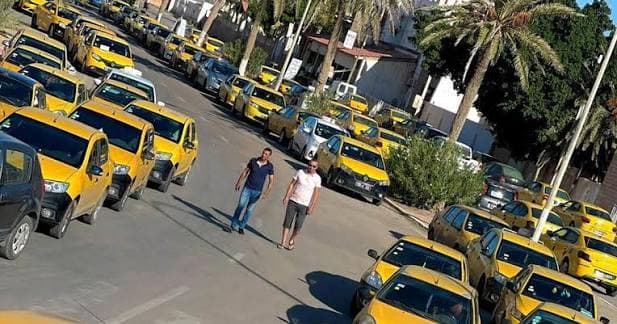 إضراب يشل النقل غير المنتظم في تونس ويعطل تنقل آلاف المواطنين