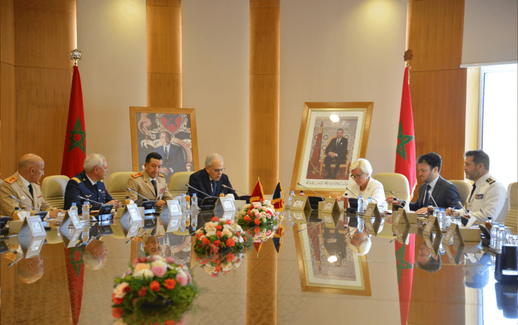المغرب وفرنسا يعززان شراكتهما الدفاعية بتوقيع اتفاقيات جديدة في الصناعة العسكرية