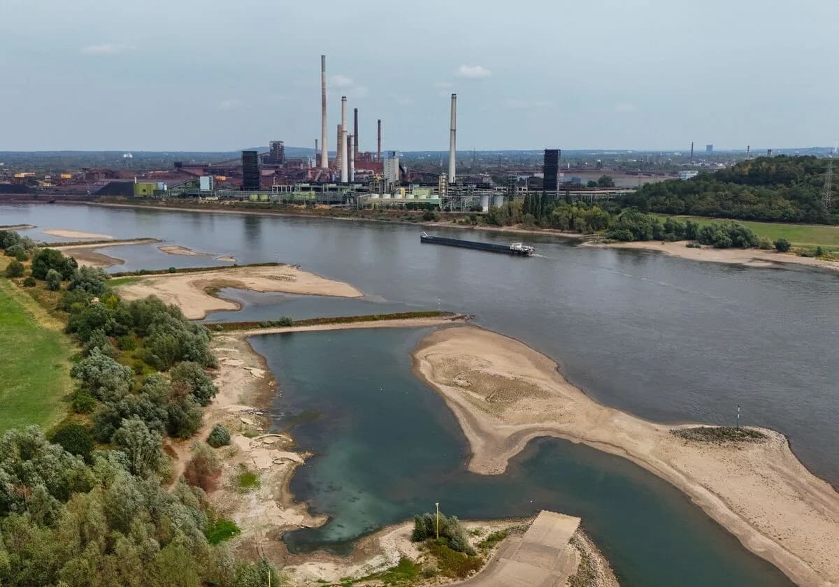 Rhine level decline risks transport halt