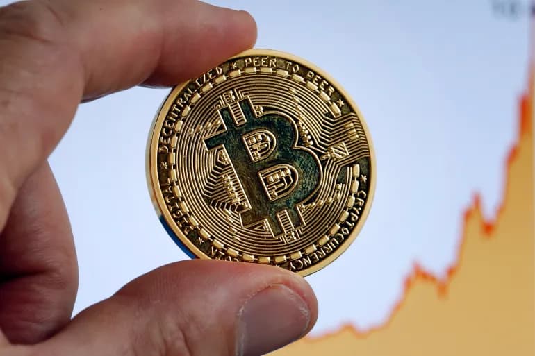 Bitcoin Extends Gains Amid US Confidence