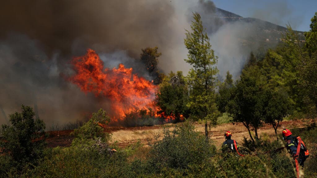 Two killed in Greek firefighting helicopter crash