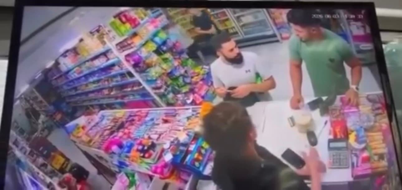 الملاكم إبراهيم بنمالك يرد على من أساء للملك